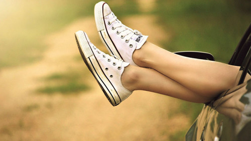 Beine-aus-Auto-434918-PB-Greyerbaby