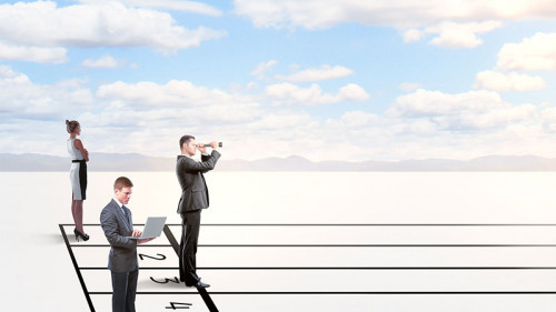 Anzugtraeger-Laufbahn-214468935-FO-peshkova