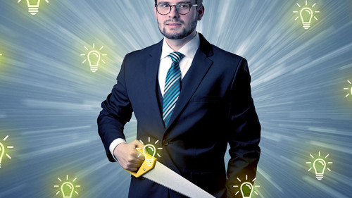 Anzugtraeger-Saege-Gluehbirnen-158225485-FO-ra2-studio