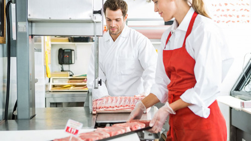 Frau-Mann-Metzgerei-60011719-FO-Tyler-Olson