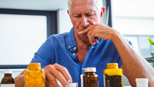 Senior-Medikamente-116230725-FO-WavebreakmediaMicro