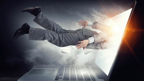 Anzugtraeger-in-Laptop-Bildschirm-175550240-FO-Sergey-Nivens