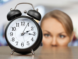 Frau-Wecker-228093499-FO-BillionPhotos-com