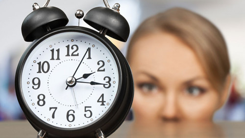 Frau-Wecker-228093499-FO-BillionPhotos-com