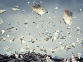 Geld-Regen-176030722-FO-Sergey-Nivens