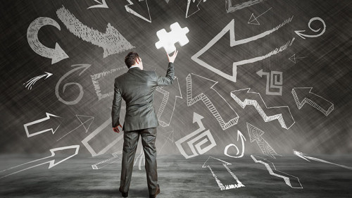 Anzugtraeger-Puzzleteil-Pfeile-52304075-FO-James-Thew