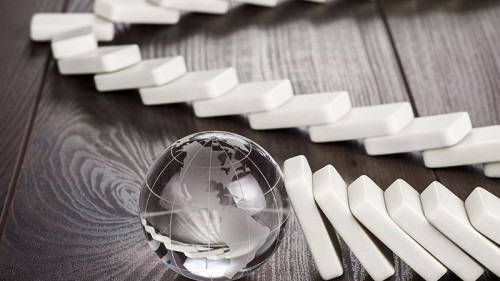 Globus-Dominos-51964214-FO-Ruslan-Grumble