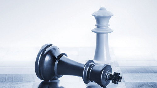 Schachfiguren-81495838-FO-Christian-Delbert