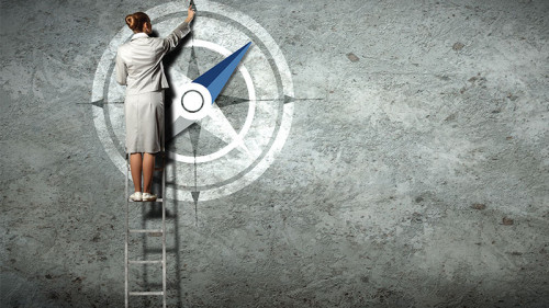 Anzugtraegerin-Kompass-49793008-FO-Sergey-Nivens