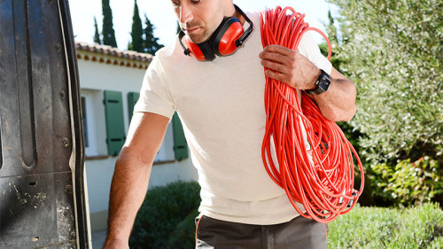 Handwerker-126074940-FO-W-PRODUCTION