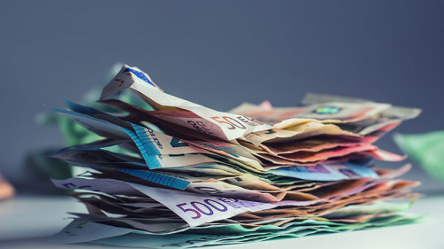 Geldbuendel-187500445-FO-weyo