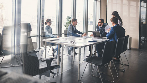 Anzugtraeger-Tisch-165278903-FO-alfa27