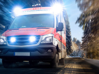 Rettungswagen-133398912-FO-VanHope