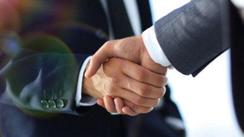 Handschuetteln-193196859-FO-ASDF