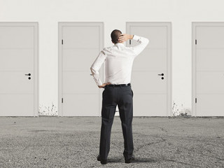 2019-08-13-Person-Türen-53508631-FO-alphaspirit