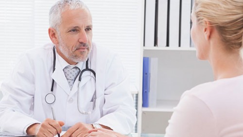 2019-08-13-Patientengespräch-71936046-FO-WavebreakMediaMicro