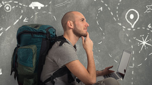 Mann-Rucksack-Laptop-207206872-FO-alphaspirit