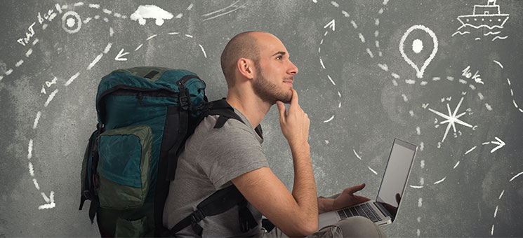 Mann-Rucksack-Laptop-207206872-FO-alphaspirit