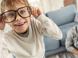 Vater-Sohn-Brille-195575821-FO-zinkevych