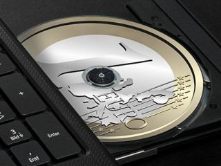 Laptop-Euro-CD-74185425-FO-TASPP