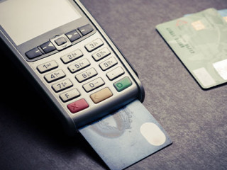 Bargeldlos-104283050-FO-bizoon