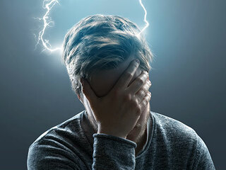 Mann-Blitz-in-Kopf-110859597-FO-lassedesignen