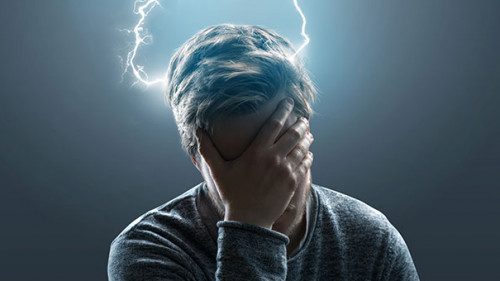 Mann-Blitz-in-Kopf-110859597-FO-lassedesignen