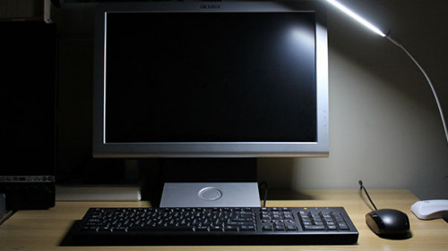 Arbeitsplatz-Computer-dunkel-1513902-PB-LUGUIXUE