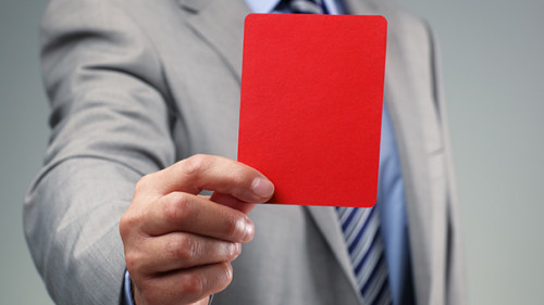 Anzugtraeger-rote-Karte-66791650-FO-Brian-Jackson