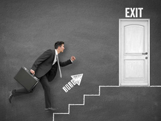 Anzugtraeger-Exit-70669396-FO-Coloures-Pic