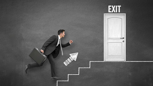 Anzugtraeger-Exit-70669396-FO-Coloures-Pic