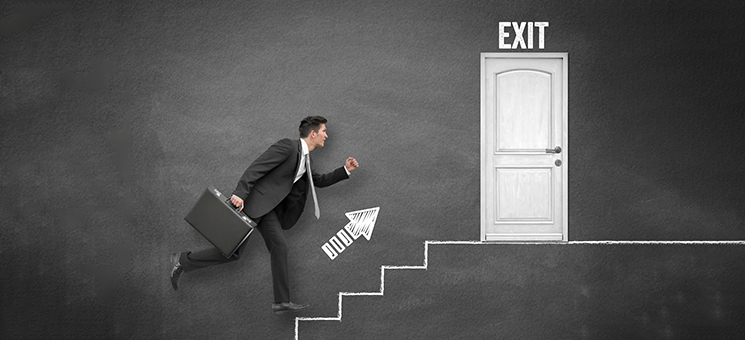 Anzugtraeger-Exit-70669396-FO-Coloures-Pic