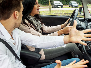 Fahrlehrer-Schuelerin-72955770-FO-Gina-Sanders