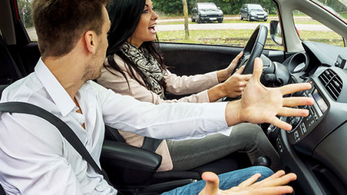 Fahrlehrer-Schuelerin-72955770-FO-Gina-Sanders