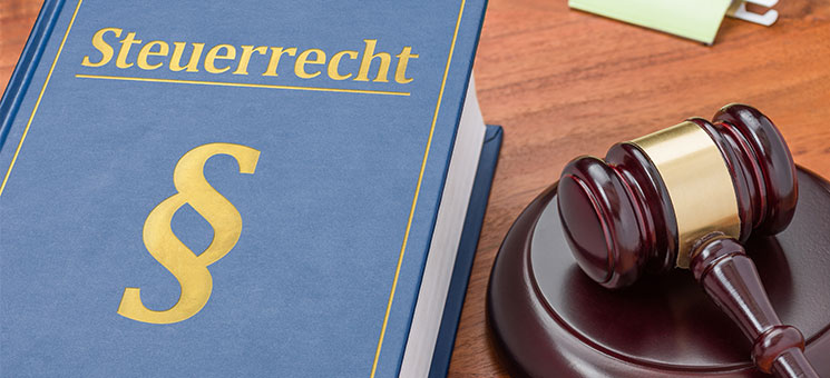 Steuerrecht-Richterhammer-80967246-FO-Zerbor[1]