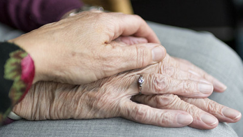 Alte-Haende-2906458-PB-sabinevanerp