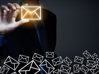 Anzugtraeger-Mail-98986672-FO-Sergey-Nivens