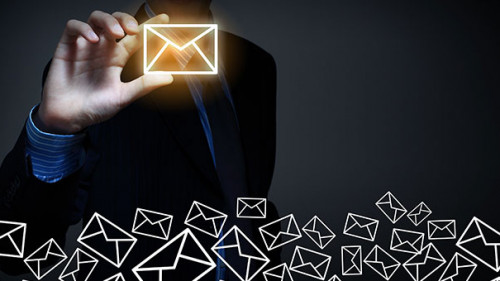 Anzugtraeger-Mail-98986672-FO-Sergey-Nivens