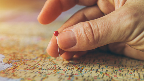 Hand-Landkarte-Pin-2650303-PB-piviso