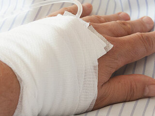 Hand-Verband-Bett-834157-PB-stux
