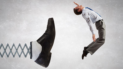 Fuß-tritt-Anzugtraeger-98171152-FO-Sergey-Nivens