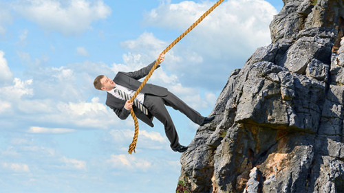 Anzugtraeger-Seil-Berg-110885751-FO-cherezoff