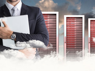 Anzugtraeger-Laptop-Server-Wolke-107952958-FO-vectorfusionart