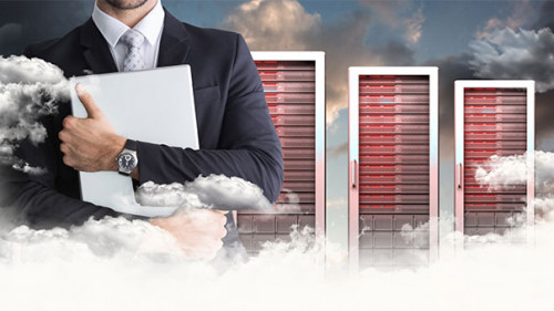 Anzugtraeger-Laptop-Server-Wolke-107952958-FO-vectorfusionart