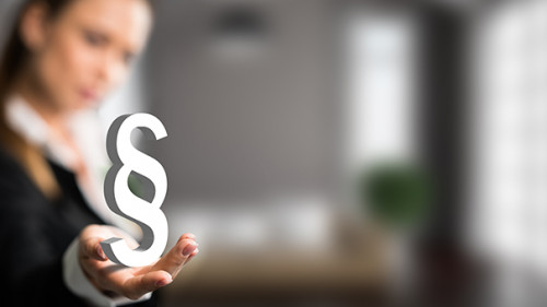 Anzugtraegerin-Paragraf-157433581-FO-fotogestoeber