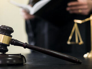 Richter-Hammer-Waage-174937057-FO-snowing12