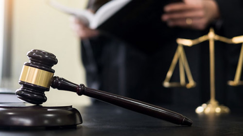 Richter-Hammer-Waage-174937057-FO-snowing12