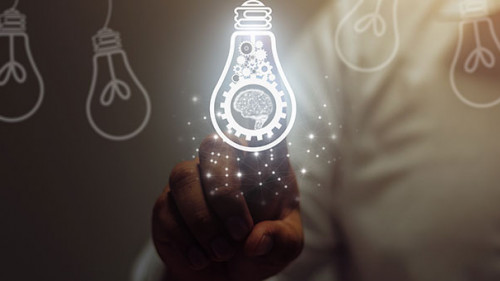 Mann-Gluehbirne-Zahnraeder-271716711-AS-Urupong