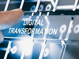 Hand-Tastatur-Digitial-Transformation-178525901-AS-Olivier-Le-Moal