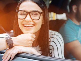 Paar-in-Auto-163008049-AS-zinkevych